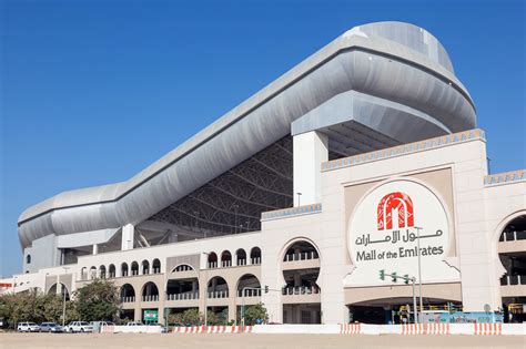 Dubai Mall of the Emirates .